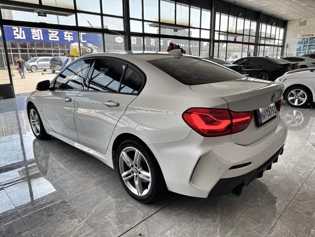 BMW 1 Series 2021 120i M Sports Obsidian Night Edition interior photo 13 BMW 1 Series 2021 120i M Sports Obsidian Night Edition interior photo 13
