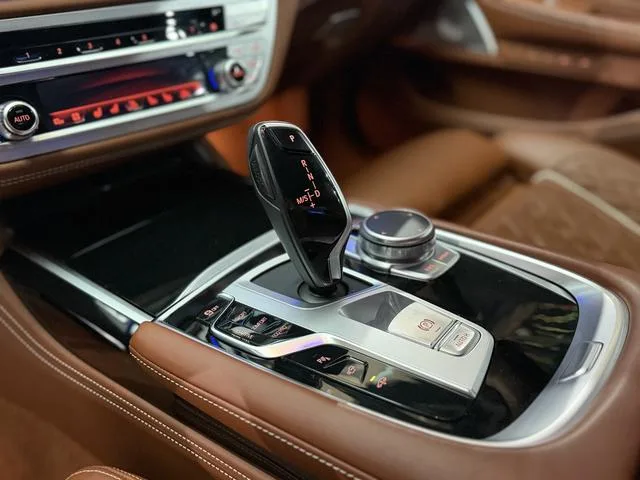 BMW 7 Series 2019 Restyling 740Li xDrive Administrative M Sports suit exterior photo 6 BMW 7 Series 2019 Restyling 740Li xDrive Administrative M Sports suit exterior photo 6
