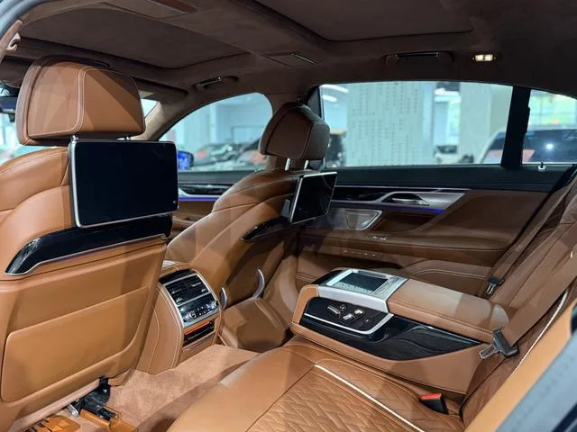 BMW 7 Series 2019 Restyling 740Li xDrive Administrative M Sports suit exterior photo 7 BMW 7 Series 2019 Restyling 740Li xDrive Administrative M Sports suit exterior photo 7