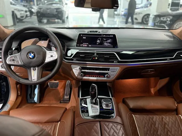 BMW 7 Series 2019 Restyling 740Li xDrive Administrative M Sports suit exterior photo 10 BMW 7 Series 2019 Restyling 740Li xDrive Administrative M Sports suit exterior photo 10