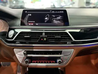 BMW 7 Series 2019 Restyling 740Li xDrive Administrative M Sports suit interior photo 11 BMW 7 Series 2019 Restyling 740Li xDrive Administrative M Sports suit interior photo 11