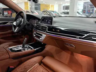 BMW 7 Series 2019 Restyling 740Li xDrive Administrative M Sports suit interior photo 14 BMW 7 Series 2019 Restyling 740Li xDrive Administrative M Sports suit interior photo 14