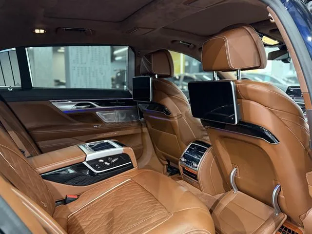 BMW 7 Series 2019 Restyling 740Li xDrive Administrative M Sports suit interior photo 15 BMW 7 Series 2019 Restyling 740Li xDrive Administrative M Sports suit interior photo 15