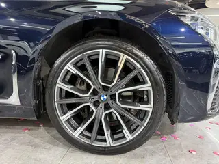 BMW 7 Series 2019 Restyling 740Li xDrive Administrative M Sports suit interior photo 16 BMW 7 Series 2019 Restyling 740Li xDrive Administrative M Sports suit interior photo 16