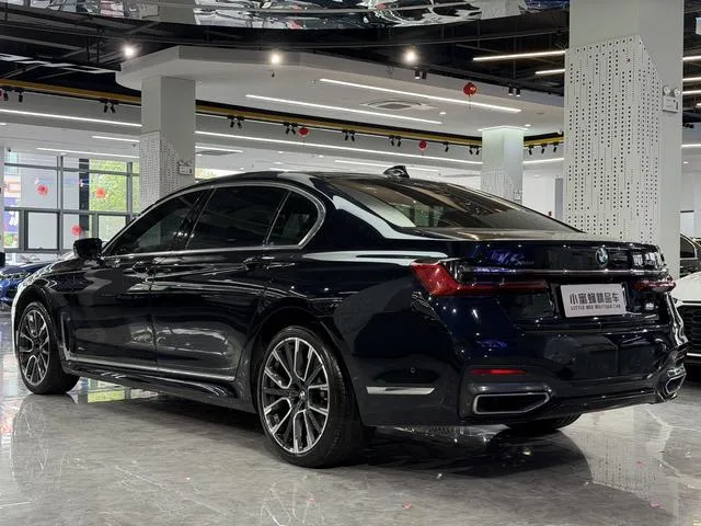BMW 7 Series 2019 Restyling 740Li xDrive Administrative M Sports suit interior photo 17 BMW 7 Series 2019 Restyling 740Li xDrive Administrative M Sports suit interior photo 17