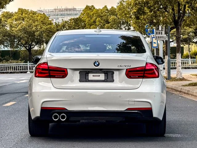 BMW 3 Series 2018 320i M Sports suit exterior photo 4