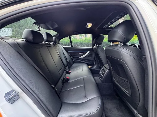 BMW 3 Series 2018 320i M Sports suit interior photo 11