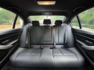 BMW 3 Series 2018 320i M Sports suit interior photo 12