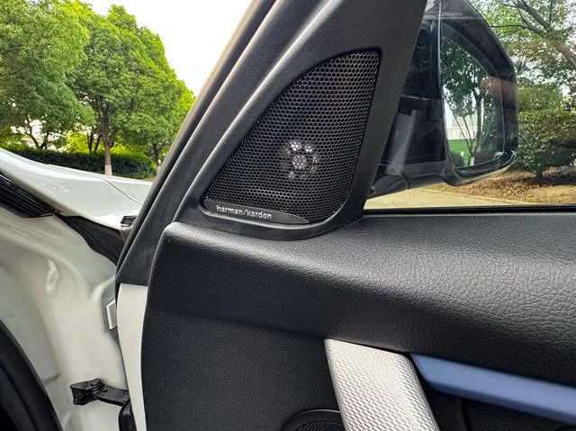 BMW 3 Series 2018 320i M Sports suit interior photo 13
