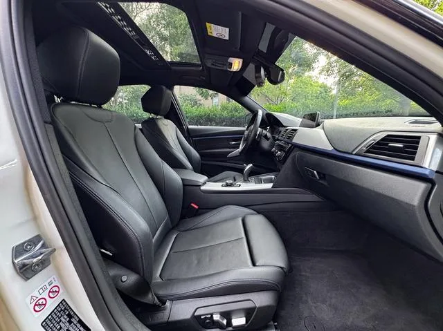 BMW 3 Series 2018 320i M Sports suit interior photo 14