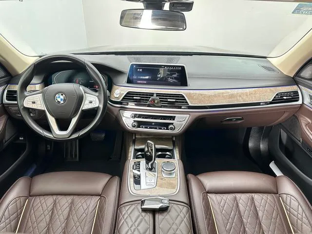 BMW 7 Series 2019 Restyling 740Li Leading Type Luxury Set exterior photo 4