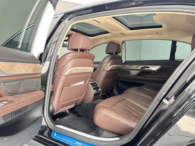 BMW 7 Series 2019 Restyling 740Li Leading Type Luxury Set interior photo 6