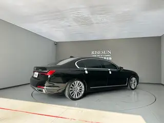 BMW 7 Series 2019 Restyling 740Li Leading Type Luxury Set interior photo 9