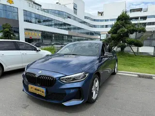 BMW 1 Series 2021 120i M Edición nocturna deportiva