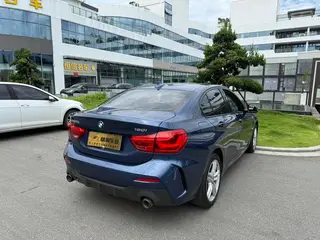 BMW 1 Series 2021 120i M Sports Obsidian Night Edition interior photo 10 BMW 1 Series 2021 120i M Sports Obsidian Night Edition interior photo 10
