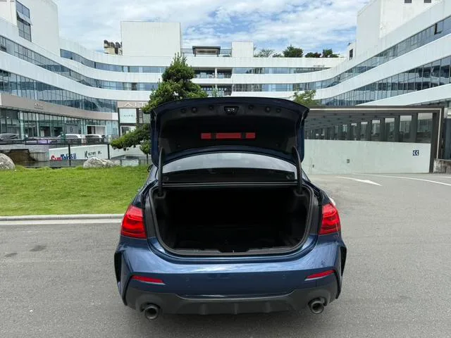 BMW 1 Series 2021 120i M Sports Obsidian Night Edition interior photo 12 BMW 1 Series 2021 120i M Sports Obsidian Night Edition interior photo 12