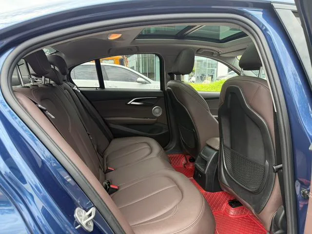 BMW 1 Series 2021 120i M Sports Obsidian Night Edition interior photo 13 BMW 1 Series 2021 120i M Sports Obsidian Night Edition interior photo 13
