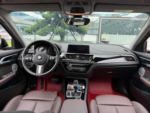 BMW 1 Series 2021 120i M Sports Obsidian Night Edition interior photo 14 BMW 1 Series 2021 120i M Sports Obsidian Night Edition interior photo 14