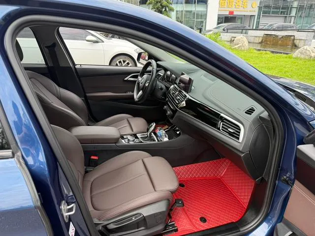 BMW 1 Series 2021 120i M Sports Obsidian Night Edition interior photo 16 BMW 1 Series 2021 120i M Sports Obsidian Night Edition interior photo 16