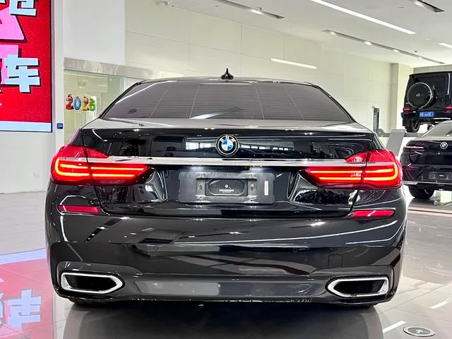 BMW 7 Series 2018 750Li xDrive M Sports suit interior photo 9