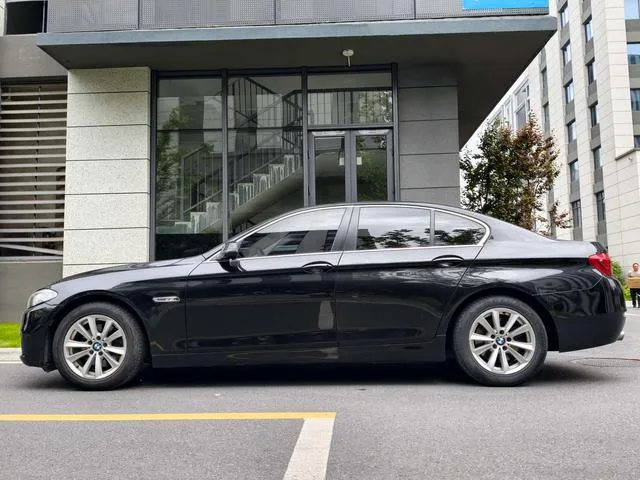 BMW 5 Series 2014 520i Elegant style exterior photo 2