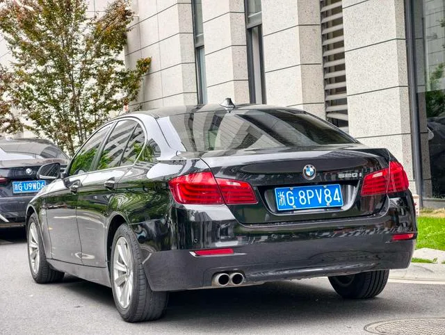 BMW 5 Series 2014 520i Elegant style exterior photo 3