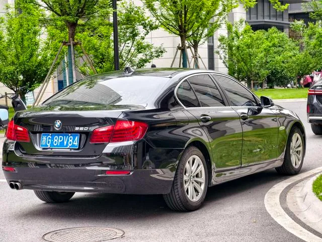 BMW 5 Series 2014 520i Elegant style exterior photo 5