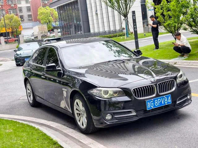 BMW 5 Series 2014 520i Elegant style exterior photo 6