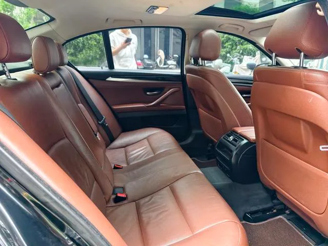 BMW 5 Series 2014 520i Elegant style interior photo 13