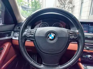 BMW 5 Series 2014 520i Elegant style interior photo 15