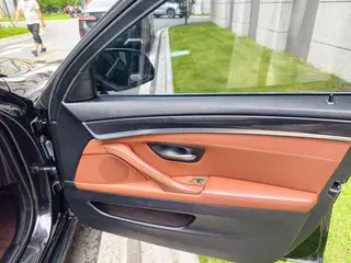 BMW 5 Series 2014 520i Elegant style interior photo 18