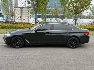 BMW 5 Series 2018 528Li Edición especial listada exterior foto 3