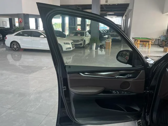BMW X5 2014 xDrive35i Elegant style interior photo 14 BMW X5 2014 xDrive35i Elegant style interior photo 14