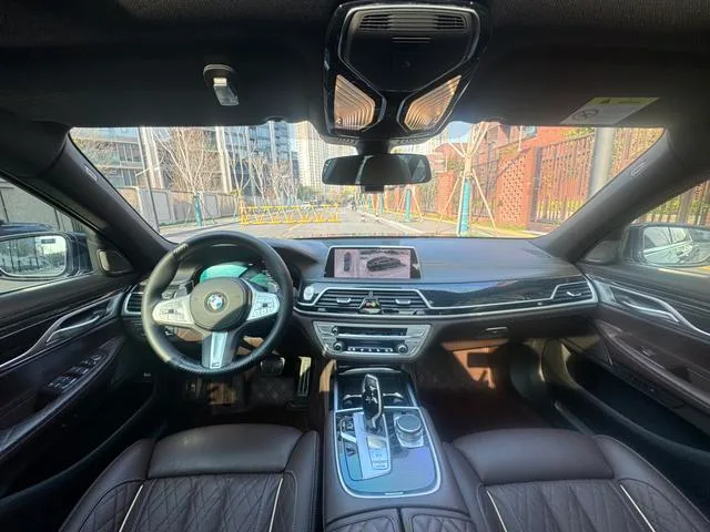 BMW 7 Series 2021 740Li Leading Type M Sports suit exterior photo 6