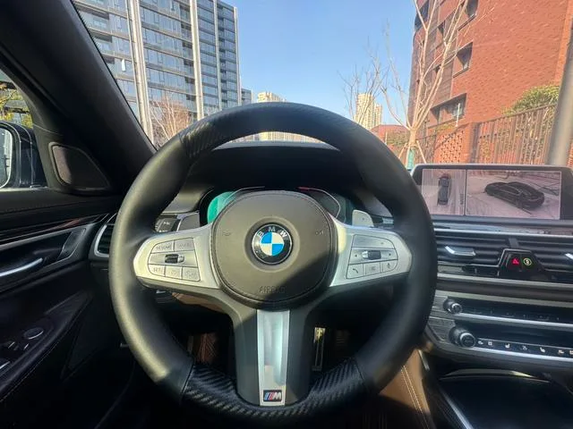 BMW 7 Series 2021 740Li Leading Type M Sports suit exterior photo 7