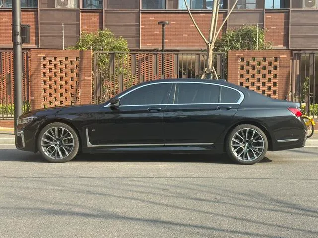 BMW 7 Series 2021 740Li Leading Type M Sports suit interior photo 12