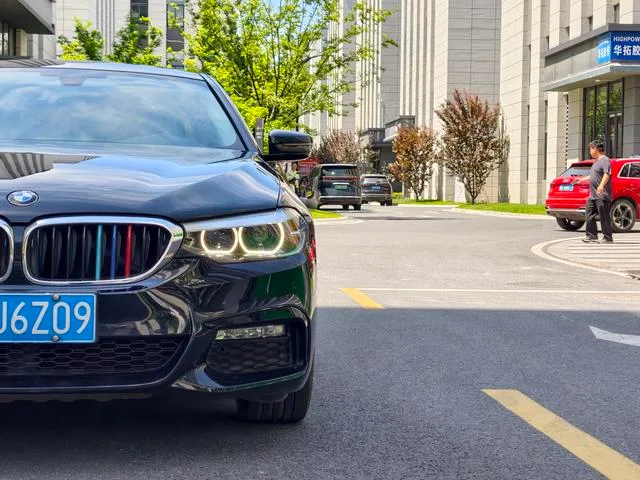 BMW 5 Series 2018 530Li Premium Class Luxury Set exterior photo 6