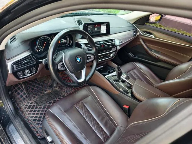 BMW 5 Series 2018 530Li Premium Class Luxury Set interior photo 11