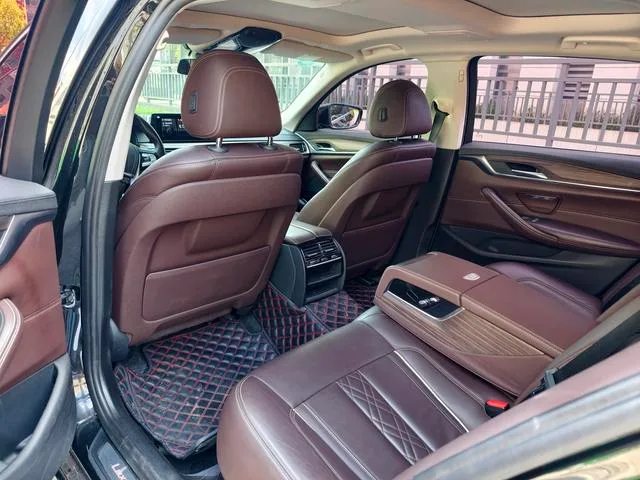 BMW 5 Series 2018 530Li Premium Class Luxury Set interior photo 14