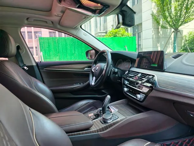 BMW 5 Series 2018 530Li Premium Class Luxury Set interior photo 16