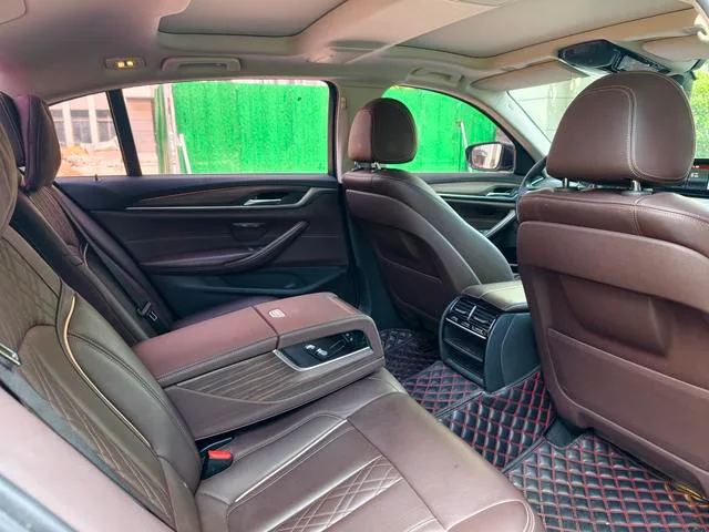 BMW 5 Series 2018 530Li Premium Class Luxury Set interior photo 18