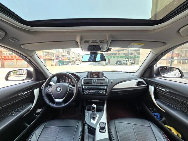 BMW 1 Series (Imported) 2016 120i Leading Type interior photo 7 BMW 1 Series (Imported) 2016 120i Leading Type interior photo 7