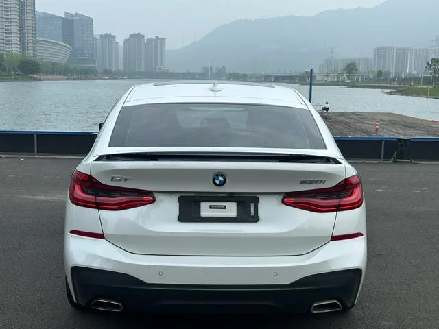 BMW 6 Series GT 2019 630i M Conjunto deportivo interior foto 8 BMW 6 Series GT 2019 630i M Conjunto deportivo interior foto 8