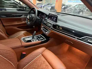 BMW 7 Series 2019 Модификация 740Li xDrive Административный тип Роскошный набор интерьер фото 15