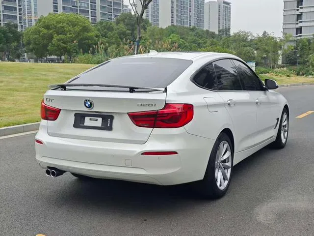 BMW 3 Series GT 2018 320i Модный тип интерьер фото 16