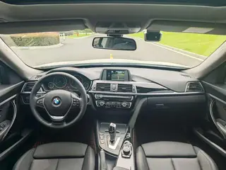 BMW 3 Series GT 2018 320i Модный тип интерьер фото 19