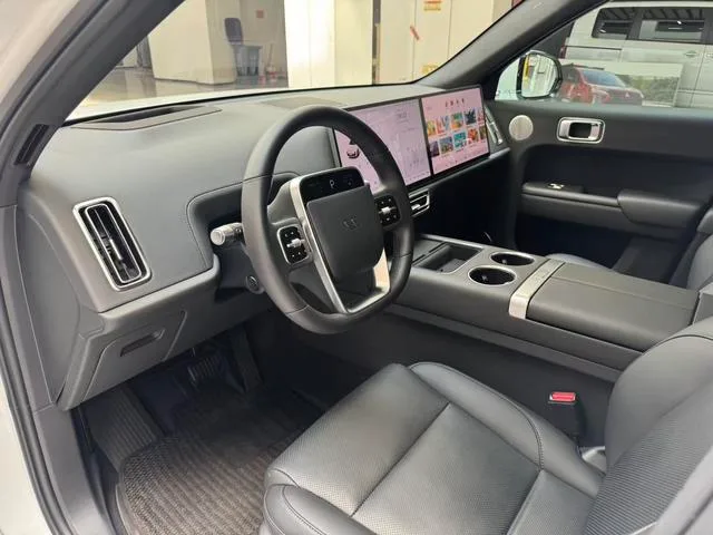 Li Auto L7 2023 Pro Edición interior foto 11