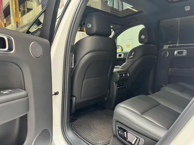 Li Auto L7 2023 Pro Edición interior foto 14