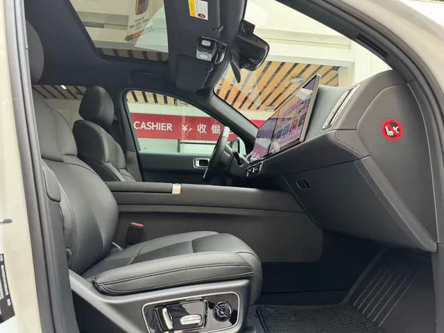Li Auto L7 2023 Pro Edición interior foto 17