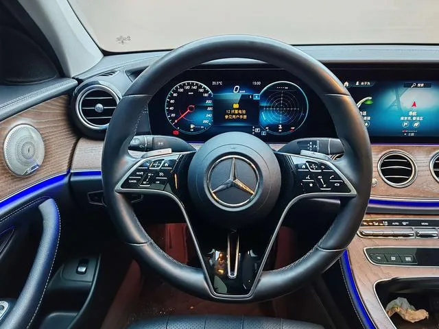 Mercedes-Benz E-Class 2022 E 300 L Luxury type Passenger car interior photo 14 Mercedes-Benz E-Class 2022 E 300 L Luxury type Passenger car interior photo 14